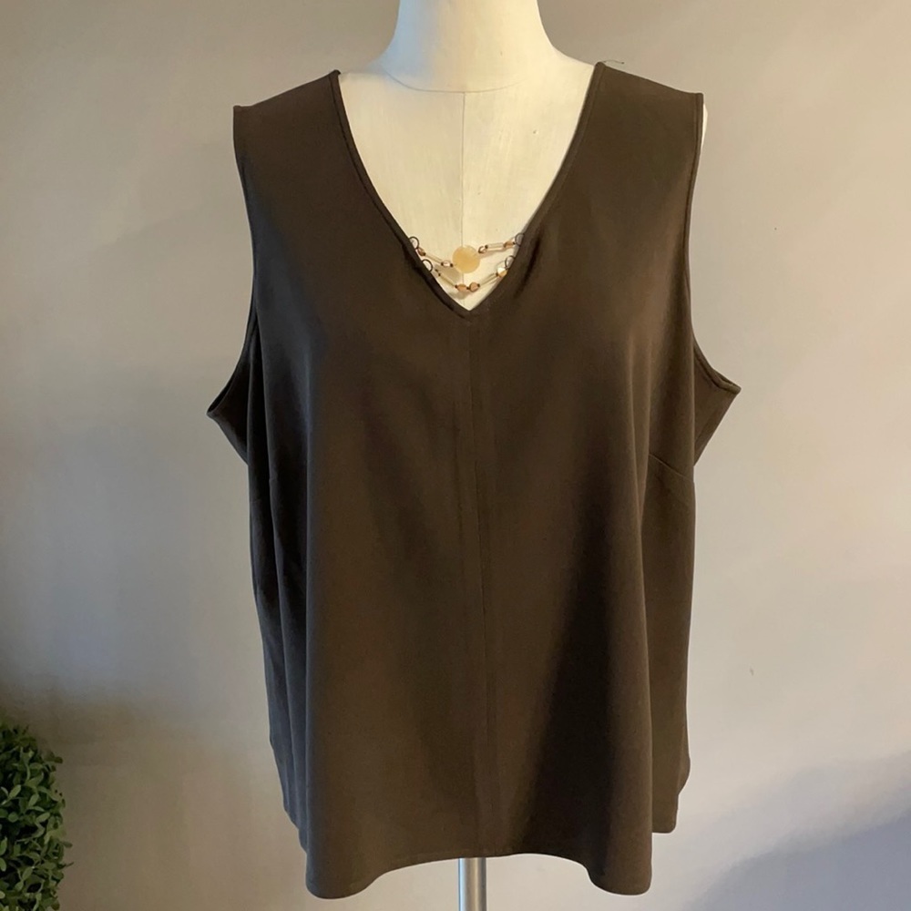 TESORI PLUS women’s sleeveless embellished top / tank. V neckline, brown size 2X